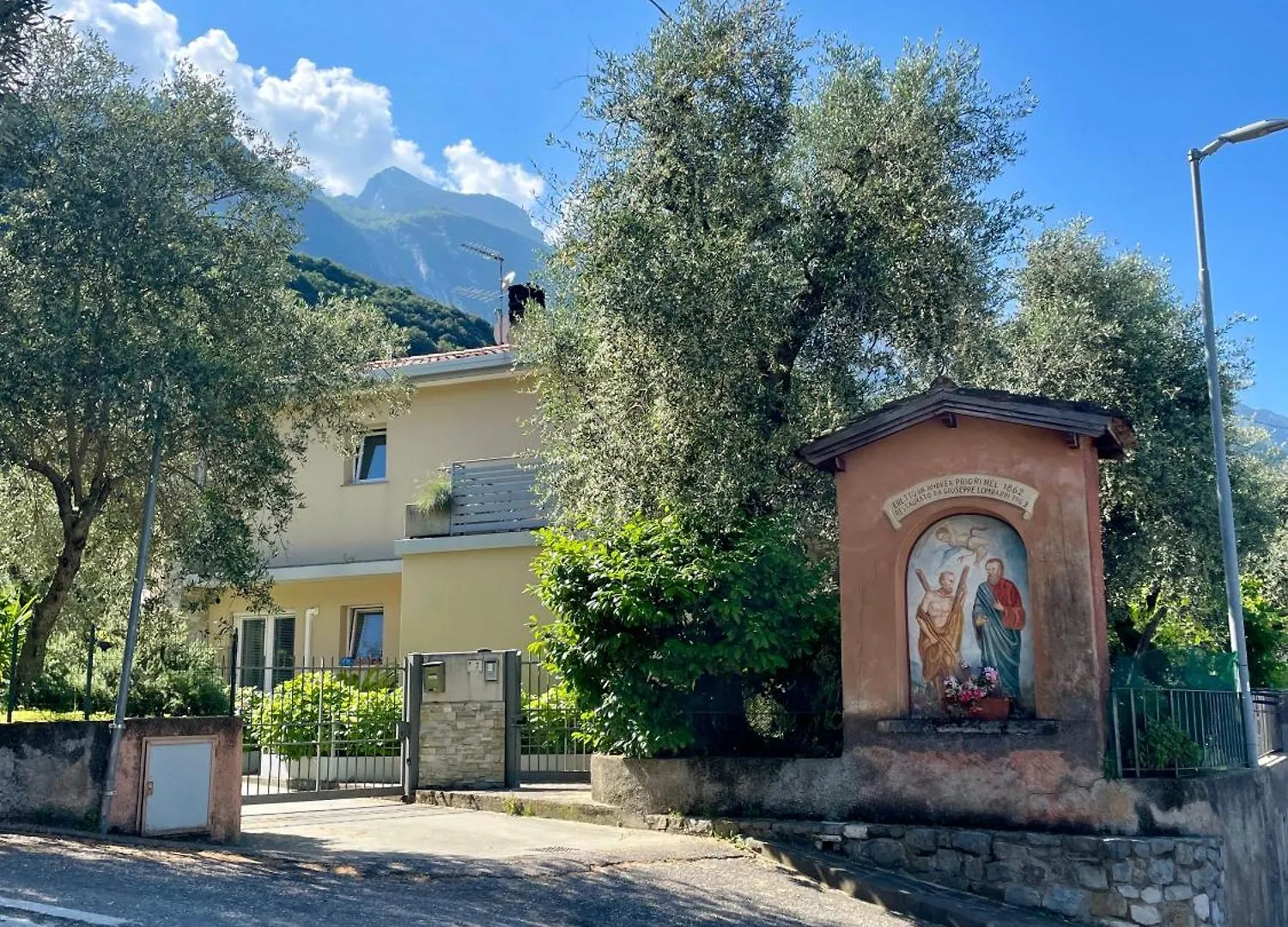 Casa Mario & Laura Ferienwohnungen Free Wi-Fi Parking Мальчезине 0*,  Италия